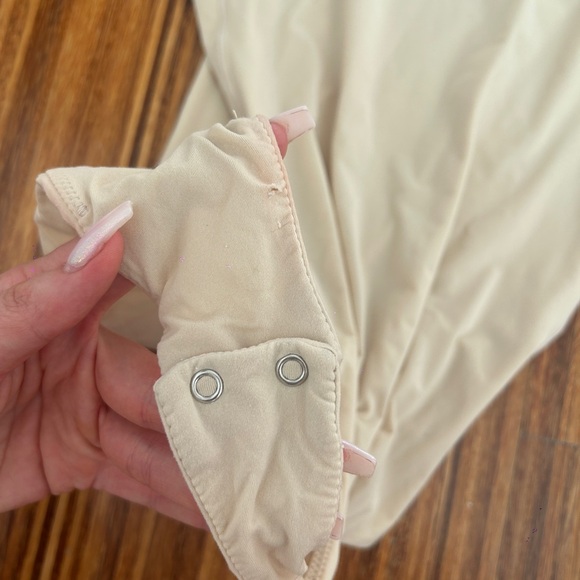 SKIMS Fits Everybody High Neck Bodysuit in Sand - Picture 6 of 6